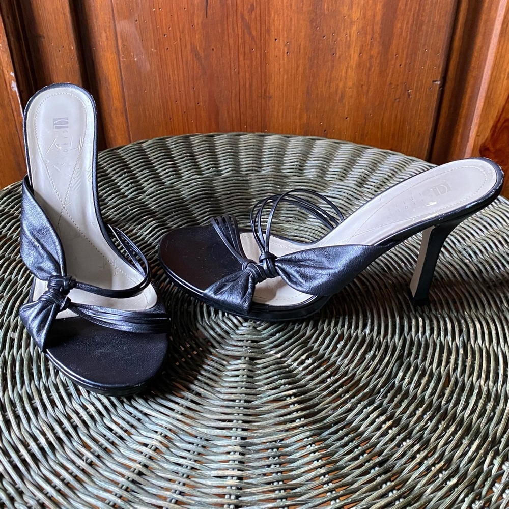 Black high heels 👠 9M 🛍🌺 Free in bundle! - Picture 8 of 10